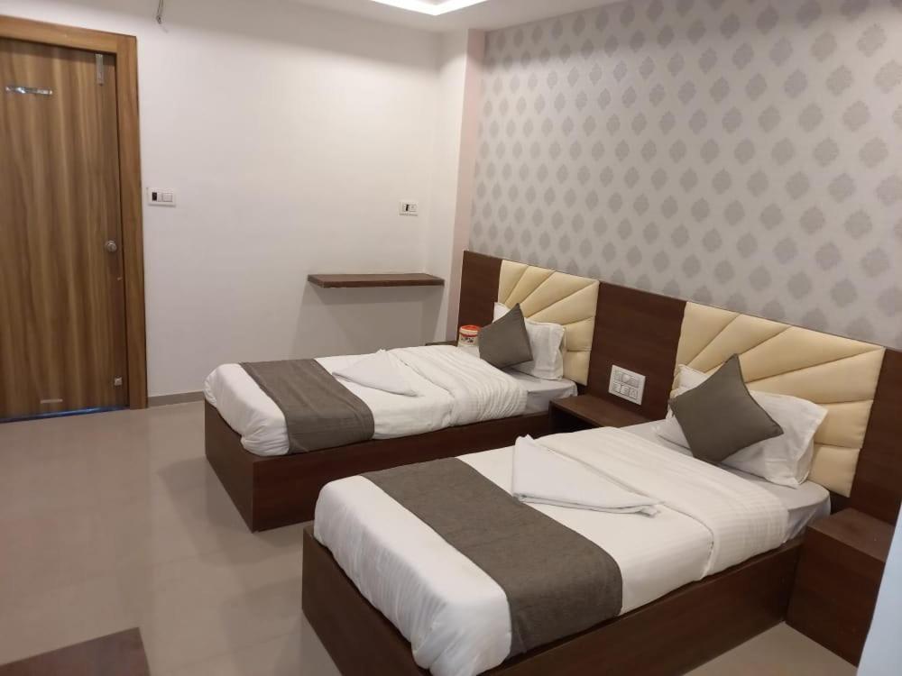 Hotel Nilkanth Inn Halol Экстерьер фото